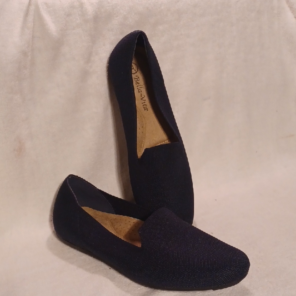 Bella Vita Dark Blue Flats Size 8.5
